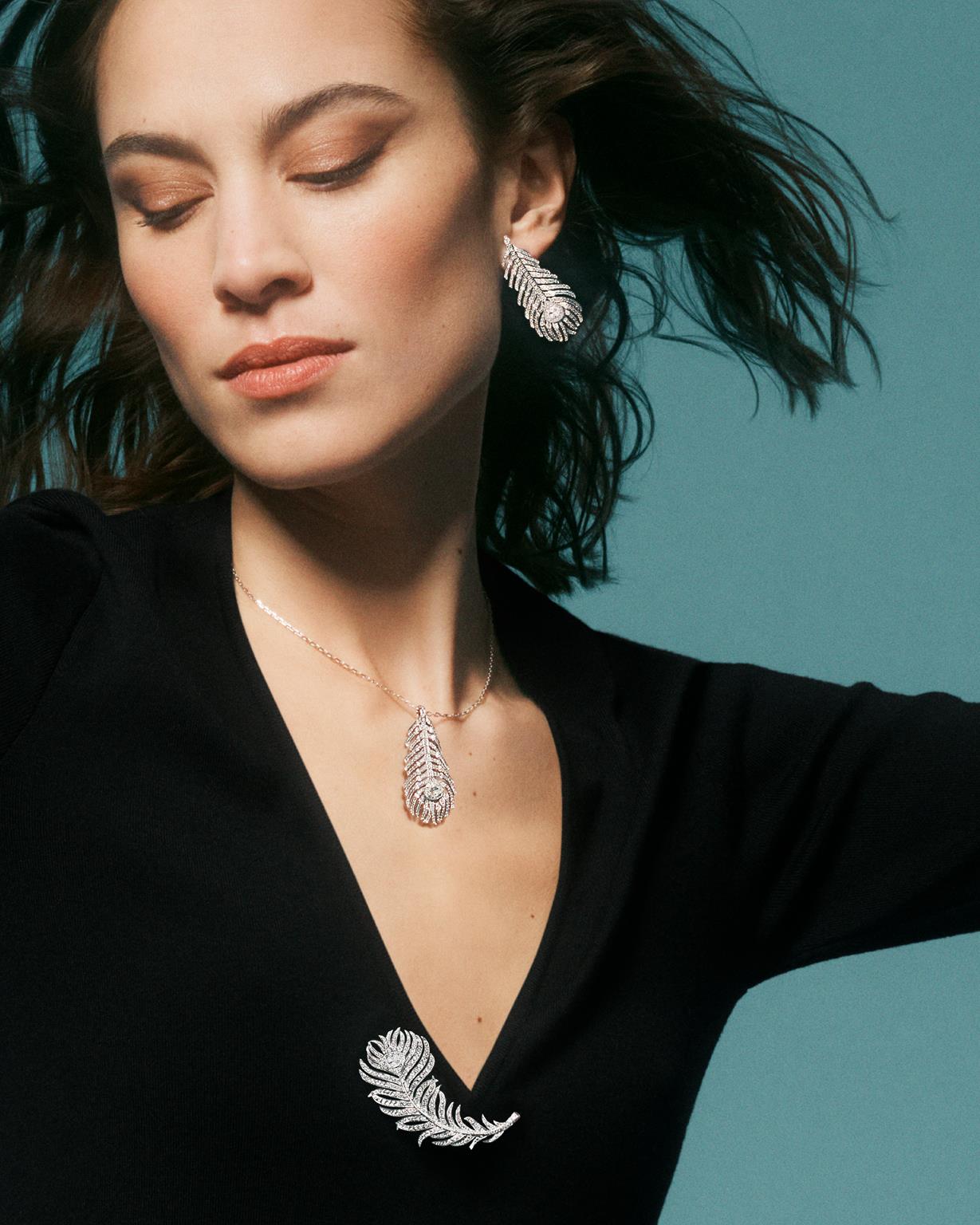 BOUCHERON Fall-Winter 2023 – 4-5 – Spread Your Wings x Alexa Chung - Plume de Paon white gold