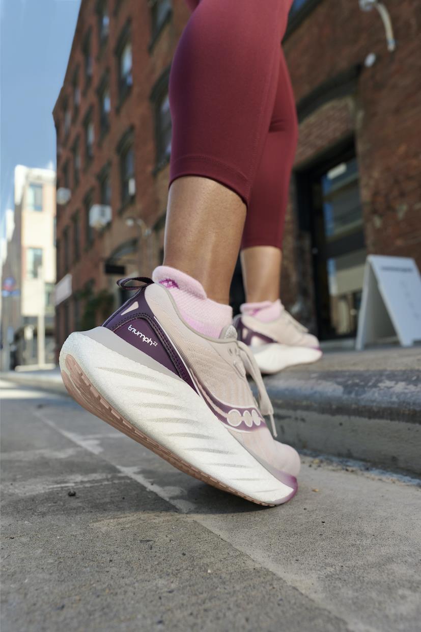 Saucony_Triumph22_Campaign_Womens240_Shot17