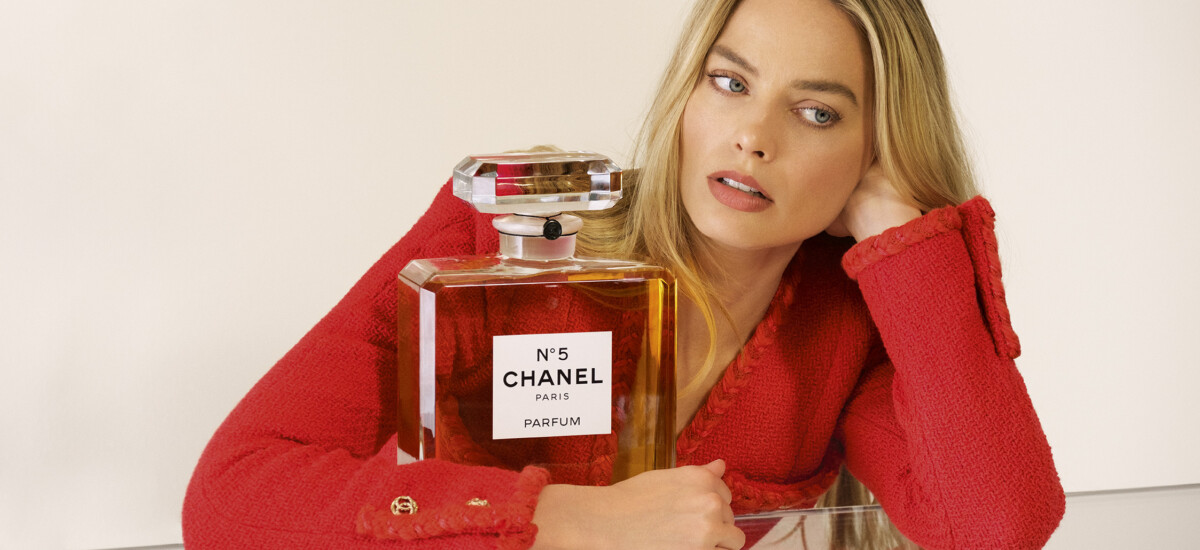 margot robbie chanel n°5