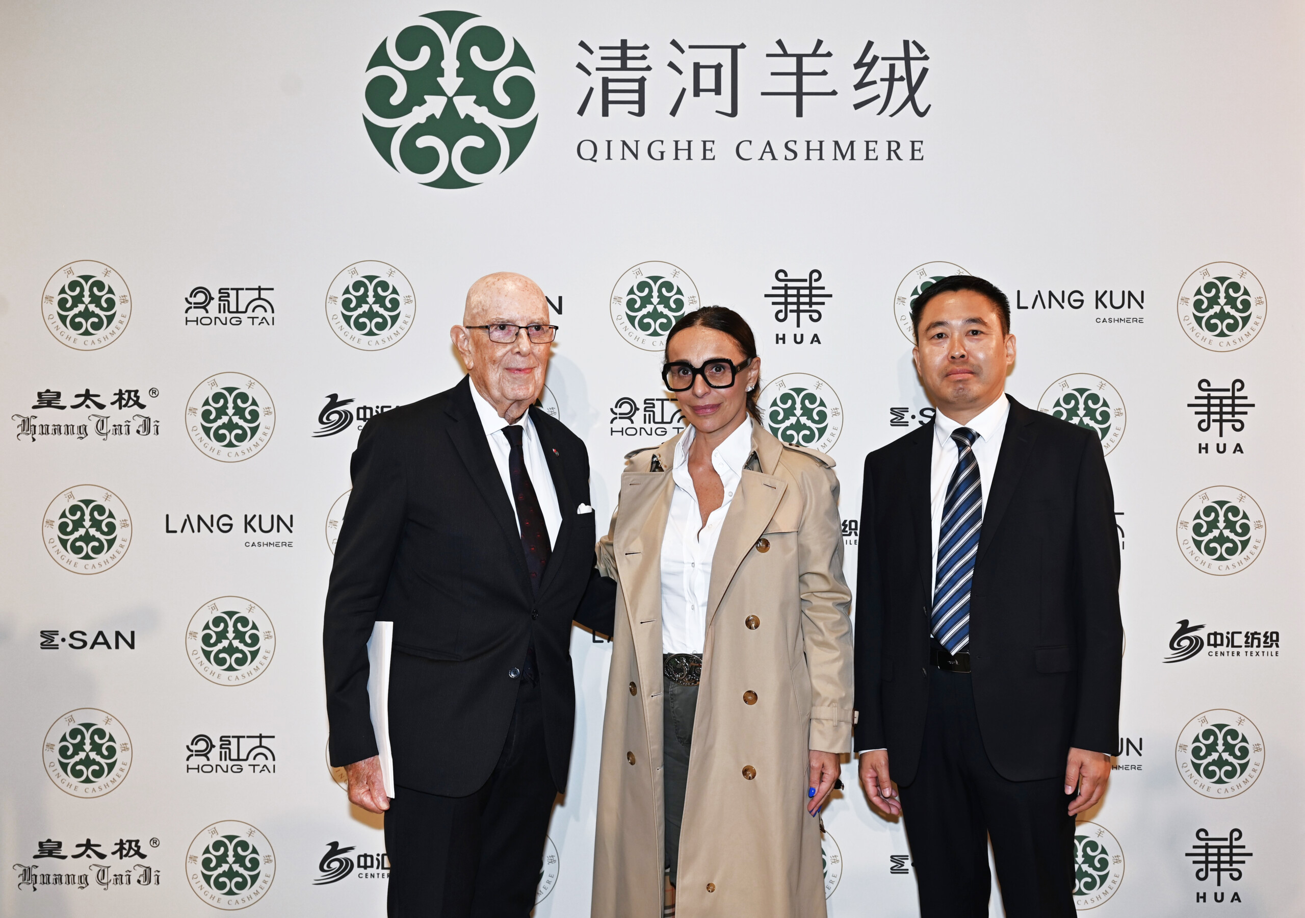 da sx Cav. Lav. Mario Boselli Presidente della Italy China Council Fondation, Barbara Mazzali Assessore Moda, Turismo, Marketing Territoriale e Grandi Eventi Regione Lombardia, Mr Zhanwen Ju Vice Direttore Esecutivo Contea di Qinghe Ph Nick Zonna