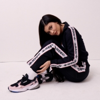 Kylie Jenner e la Falcon di adidas Originals uniti dal destino | Fashion  Times