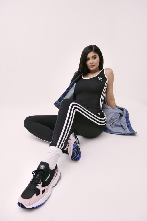 kylie jenner scarpe adidas